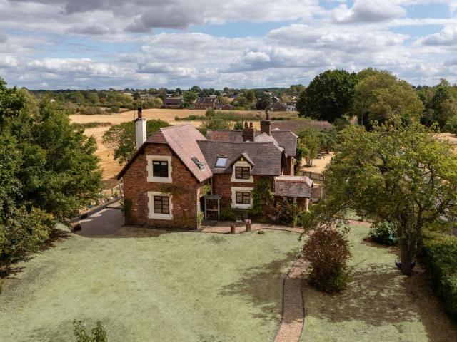 4 bedroom country house for sale