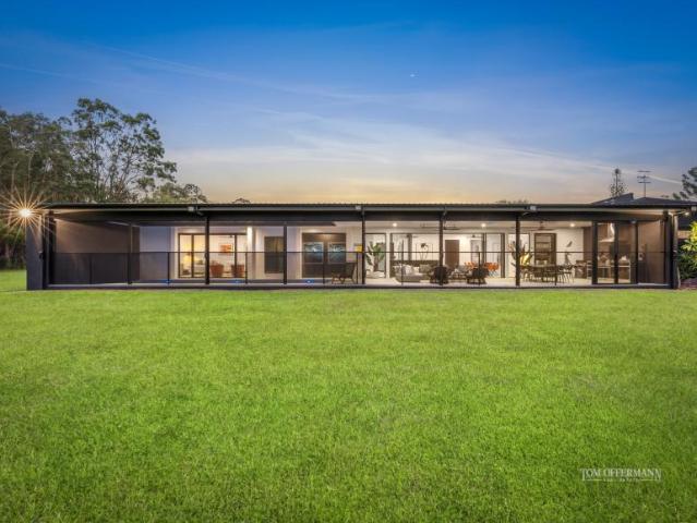 4 Bedroom House Cooroibah QLD 101583369