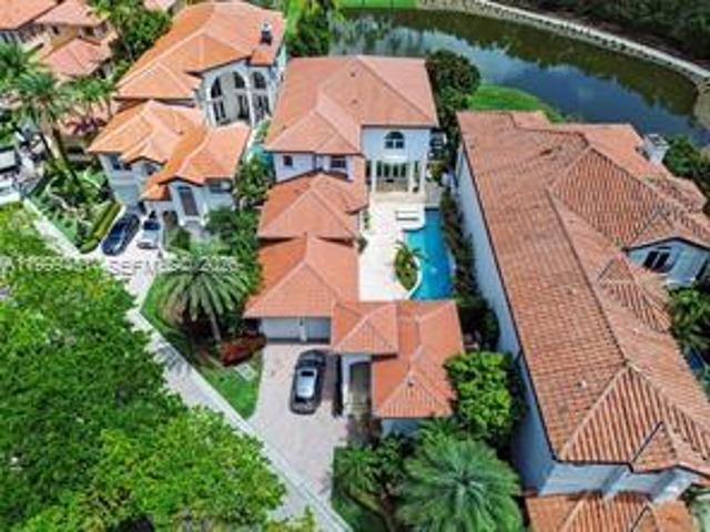 4 bedroom, Coral Gables FL 33158 105393972