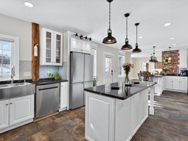 4 bedroom, Cabot VT 05647 104757473