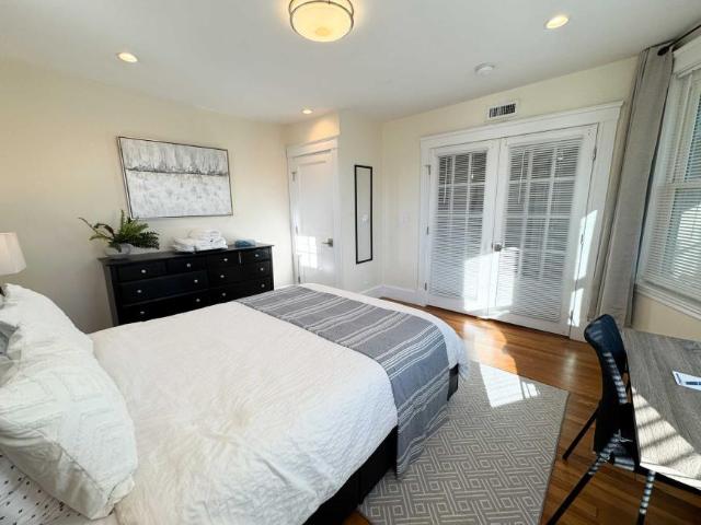 4 bedroom, Cambridge MA 02140 LS98396886