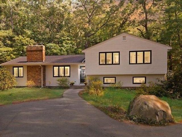 4 bedroom, Canton MA 02021 105478210