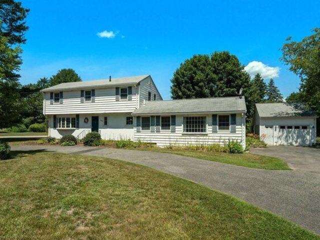 4 bedroom, Canton MA 02021 105552552