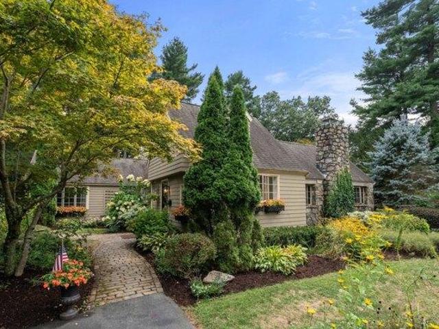 4 bedroom, Canton MA 02021 105535148