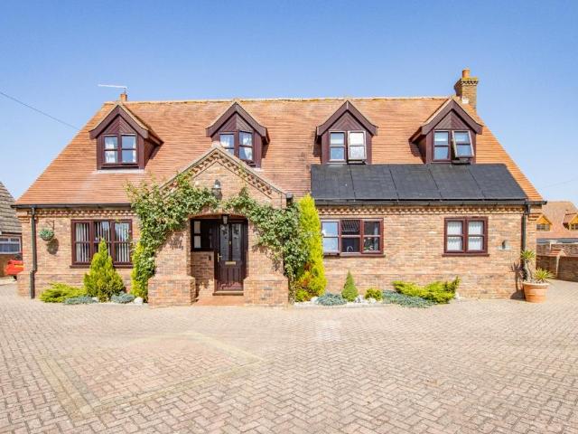 4 bedroom chalet for sale