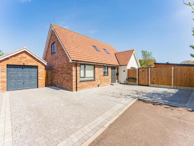 4 bedroom chalet for sale