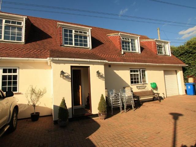 4 bedroom chalet for sale