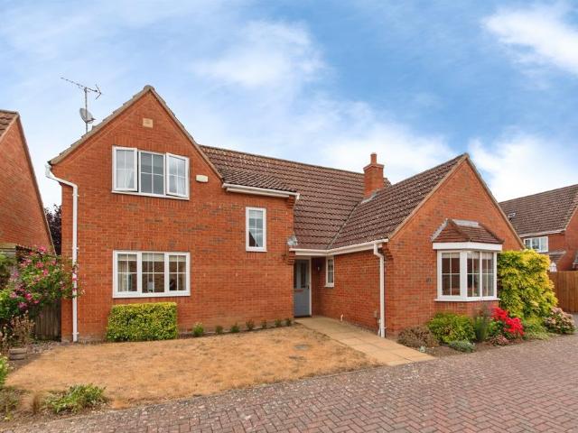 4 bedroom chalet for sale