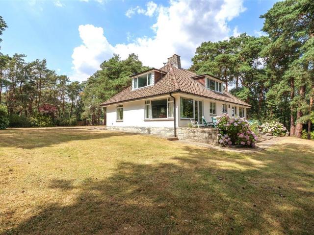 4 bedroom chalet for sale