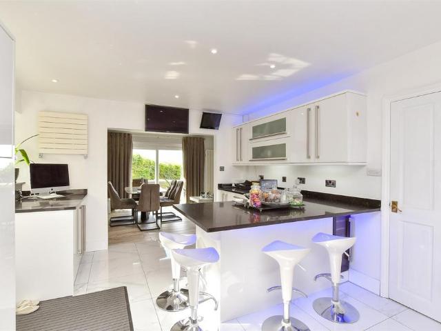 4 bedroom chalet for sale
