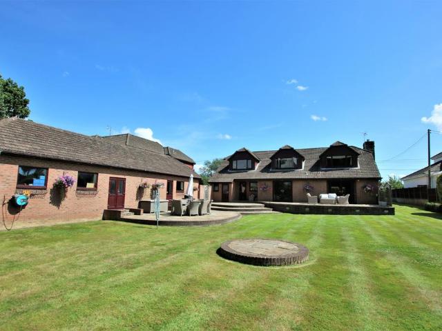 4 bedroom chalet for sale