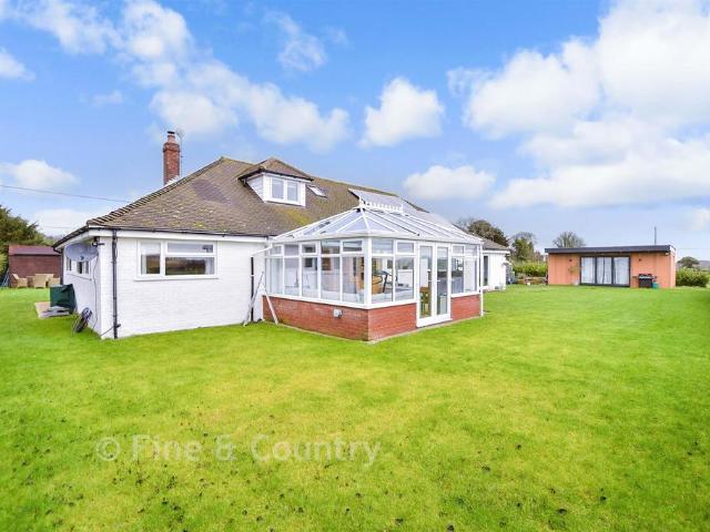4 bedroom chalet for sale