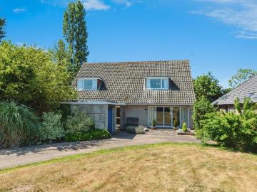 4 bedroom chalet for sale