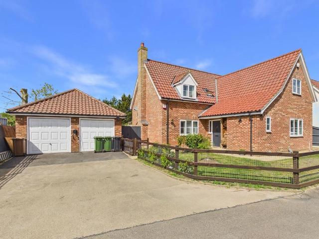 4 bedroom chalet for sale