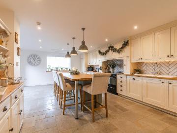 4 bedroom chalet for sale