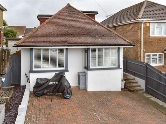 4 Bedroom Chalet House