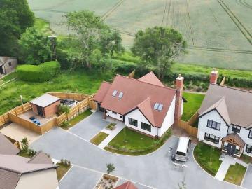 4 Bedroom Chalet House