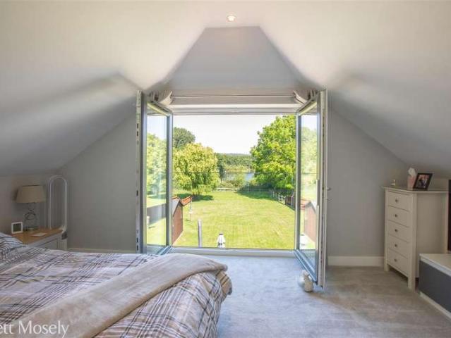 4 Bedroom Chalet House