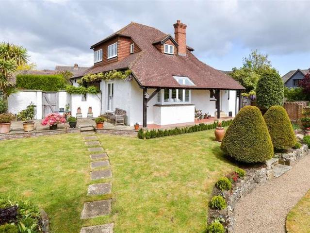4 Bedroom Chalet House