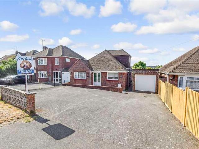 4 Bedroom Chalet House