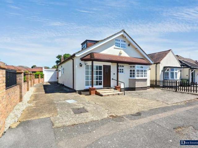 4 Bedroom Chalet House