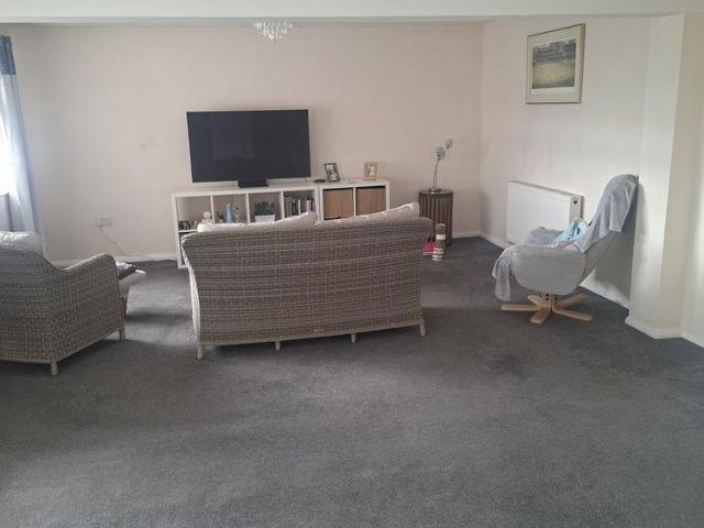 4 bedroom chalet to rent
