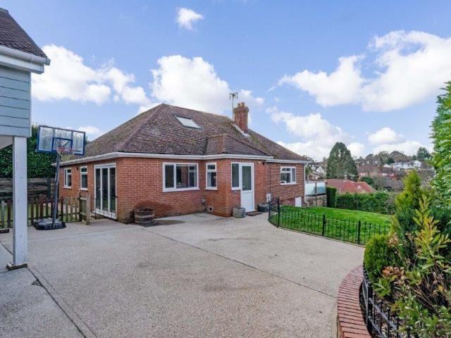 4 bedroom detached house to rent