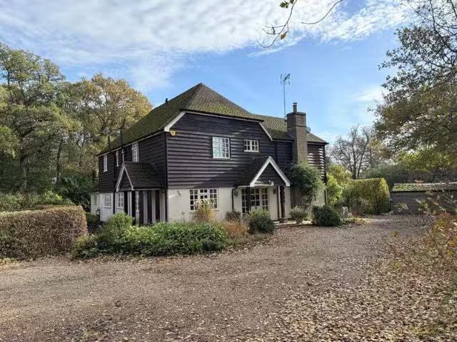 4 bedroom character property for rent in Wheatsheaf Road, Henf.