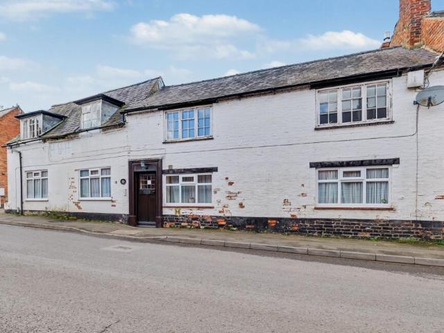 4 bedroom end of terrace house for sale