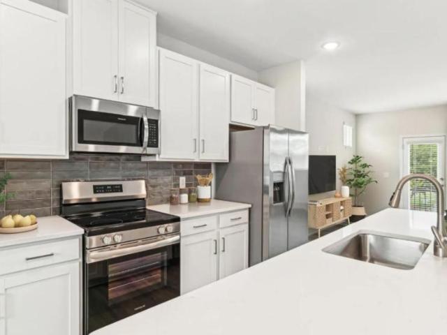 4 bedroom, Charlotte NC 28217 100755638