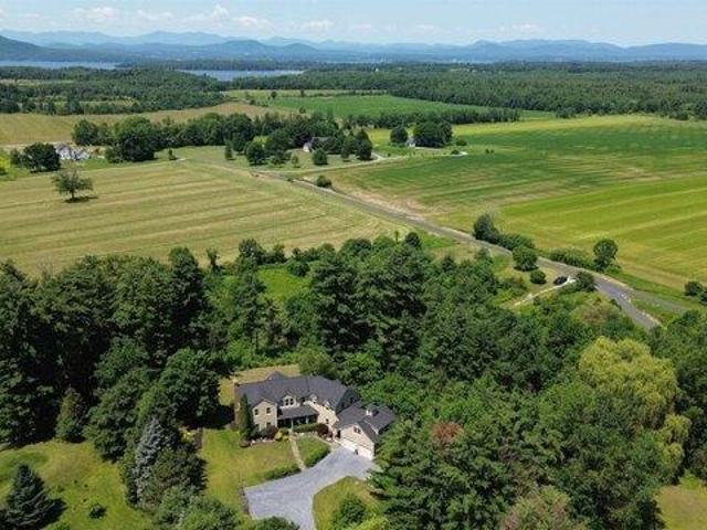 4 bedroom, Charlotte VT 05445 105652718