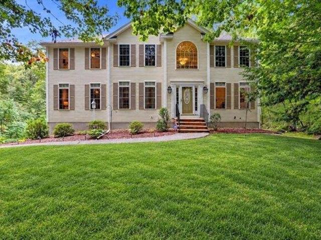 4 bedroom, Chester NH 03036 105652756