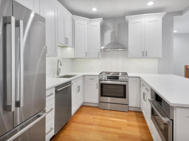 4 bedroom, Chicago IL 60640 102889420