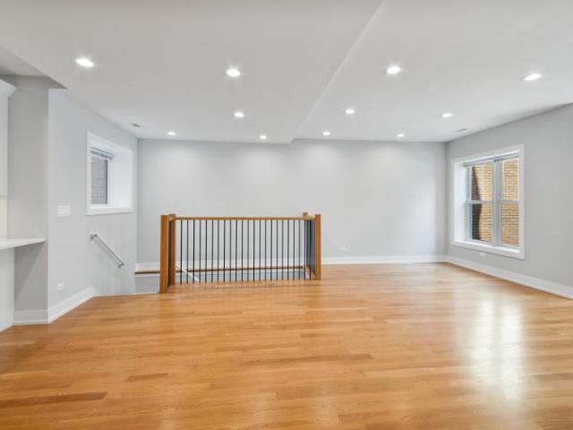4 bedroom, Chicago IL 60640 102920949