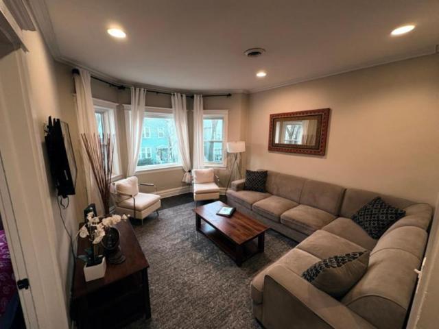 4 bedroom, Chicago IL 60618 105778899