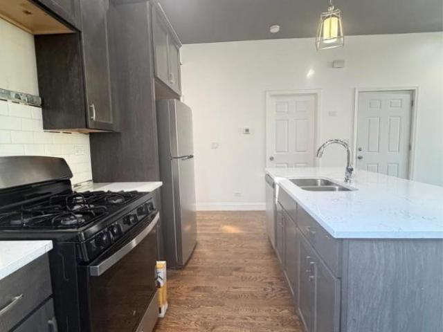 4 bedroom, Chicago IL 60621 106190314