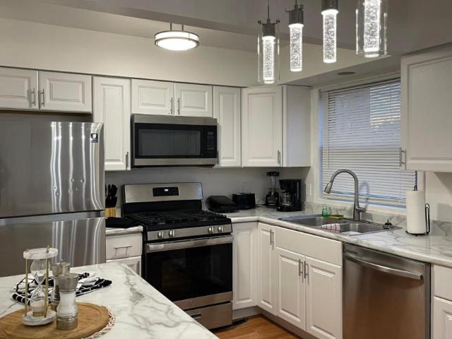 4 bedroom, Chicago IL 60707 105183122