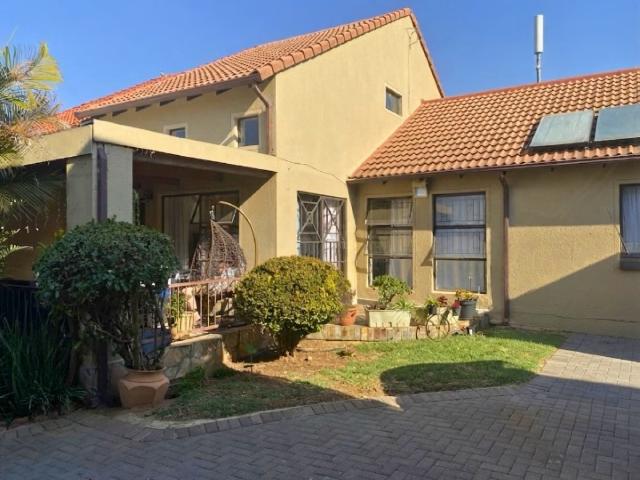4 Bedroom Cluster To Let in Randpark Ridge