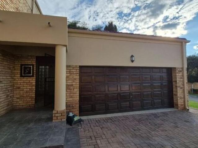 4 Bedroom cluster to rent in Florida Glen, Roodepoort