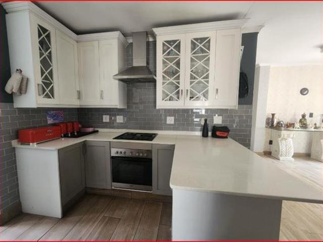 4 Bedroom Cluster in Douglasdale