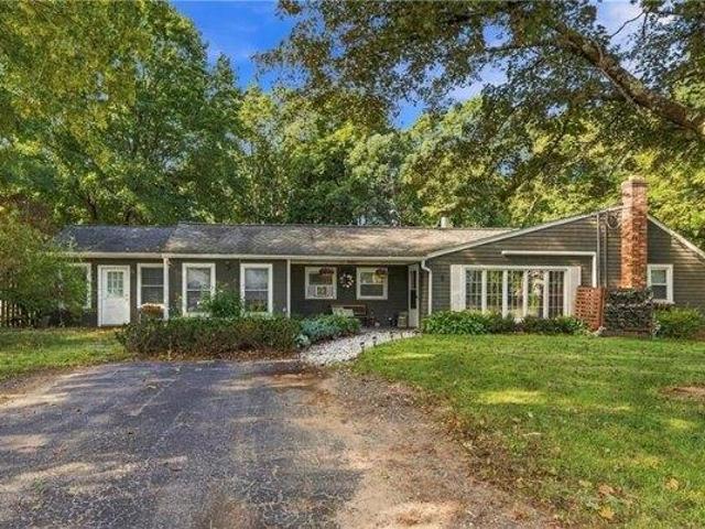 4 bedroom, Cumberland RI 02864 105477550