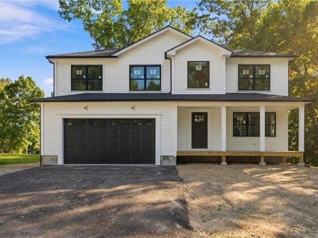 4 bedroom, Cumberland RI 02864 105533884