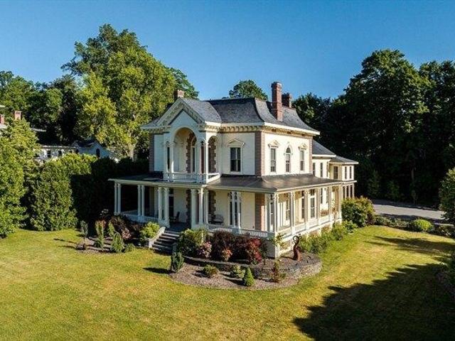 4 bedroom, Amherst MA 01002 104444543