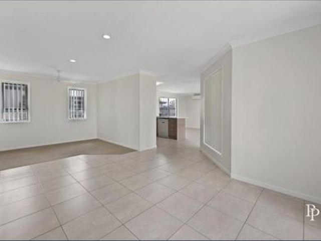 4 Bedroom and Fully Air Conditioned