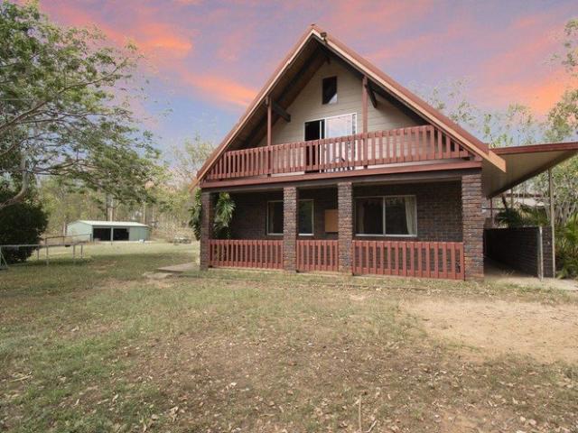 4 Bedroom Acerage living in Tamborine