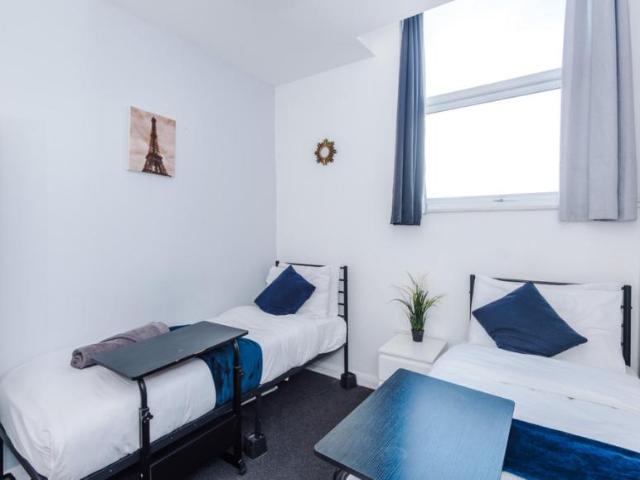 4 Bedroom Apartment Manchester Manchester 102589556
