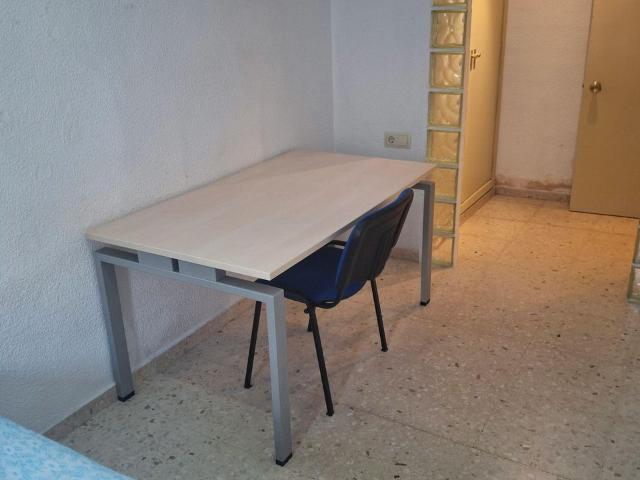 4 Bedroom Apartment near Universities in Valencia, Valencia Amsterdam Apartments for Rent