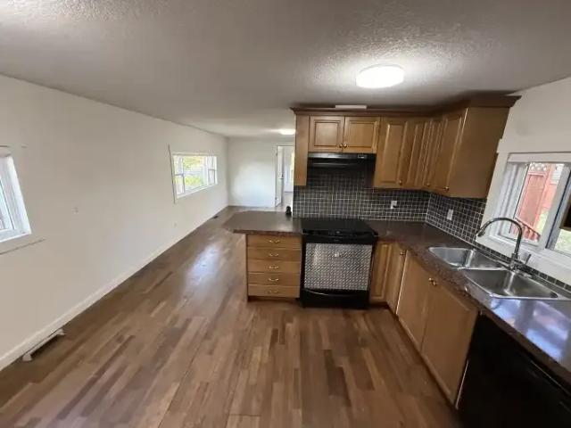 4 Bedroom Apartment Airdrie AB 106031467