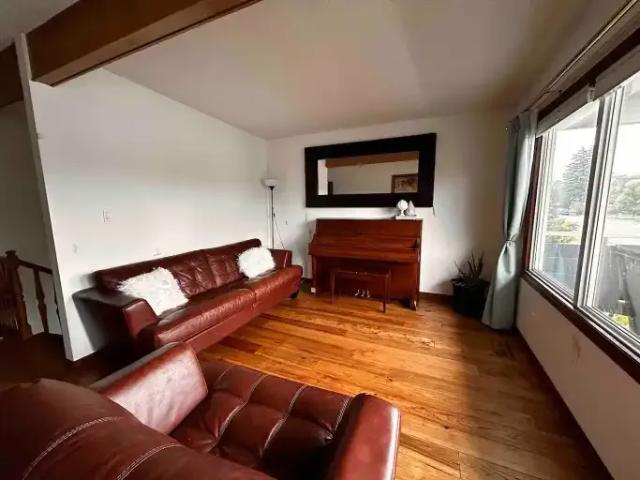4 Bedroom Apartment Calgary AB 104181252