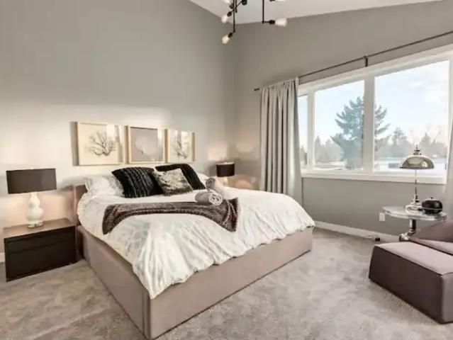4 Bedroom Apartment Calgary AB 104638313